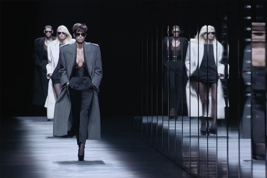Saint Laurent Winter 19 Runway Recap - 80's Power and Sultry Vulnerability Saint Laurent Winter 19 Runway Recap - 80's Power and Sultry Vulnerability