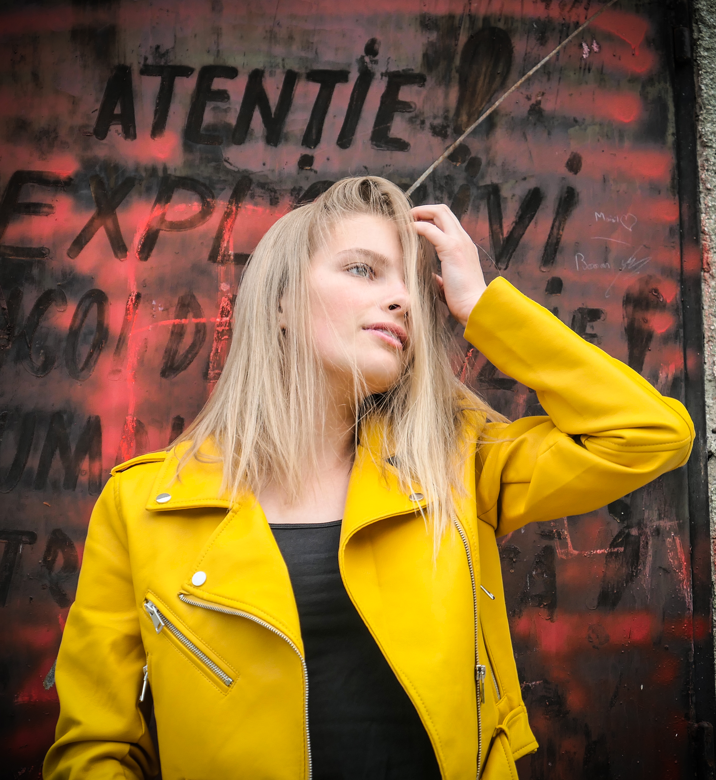 STRADIVARIUS YELLOW LEATHER JACKET STRADIVARIUS YELLOW LEATHER JACKET