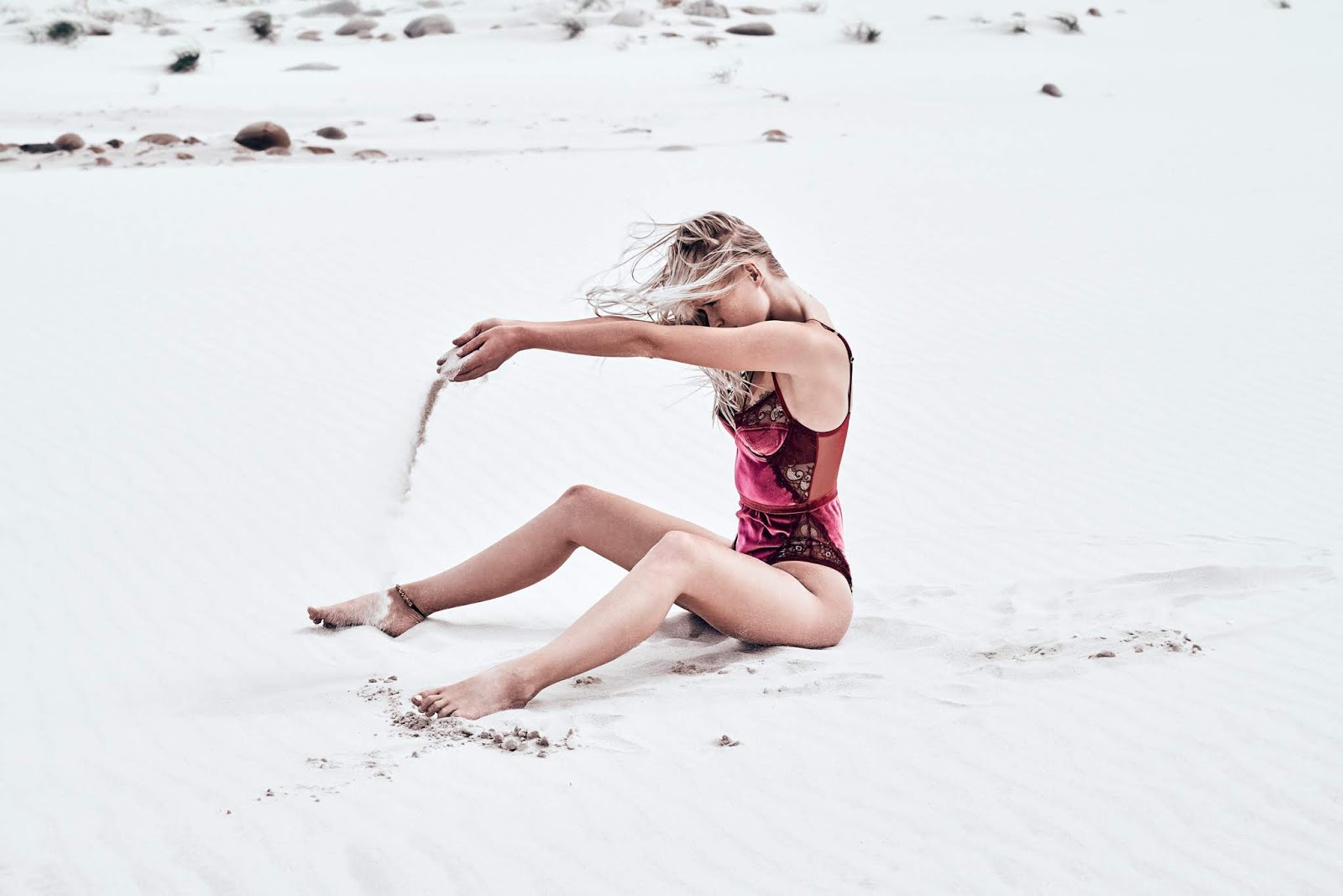 FIVE SMOLDERING SUMMER 2019 FASHION TRENDS: SEXY SANDALS, LINEN PIECES & OFF-SHOULDER TOPS FIVE SMOLDERING SUMMER 2019 FASHION TRENDS: SEXY SANDALS, LINEN PIECES & OFF-SHOULDER TOPS