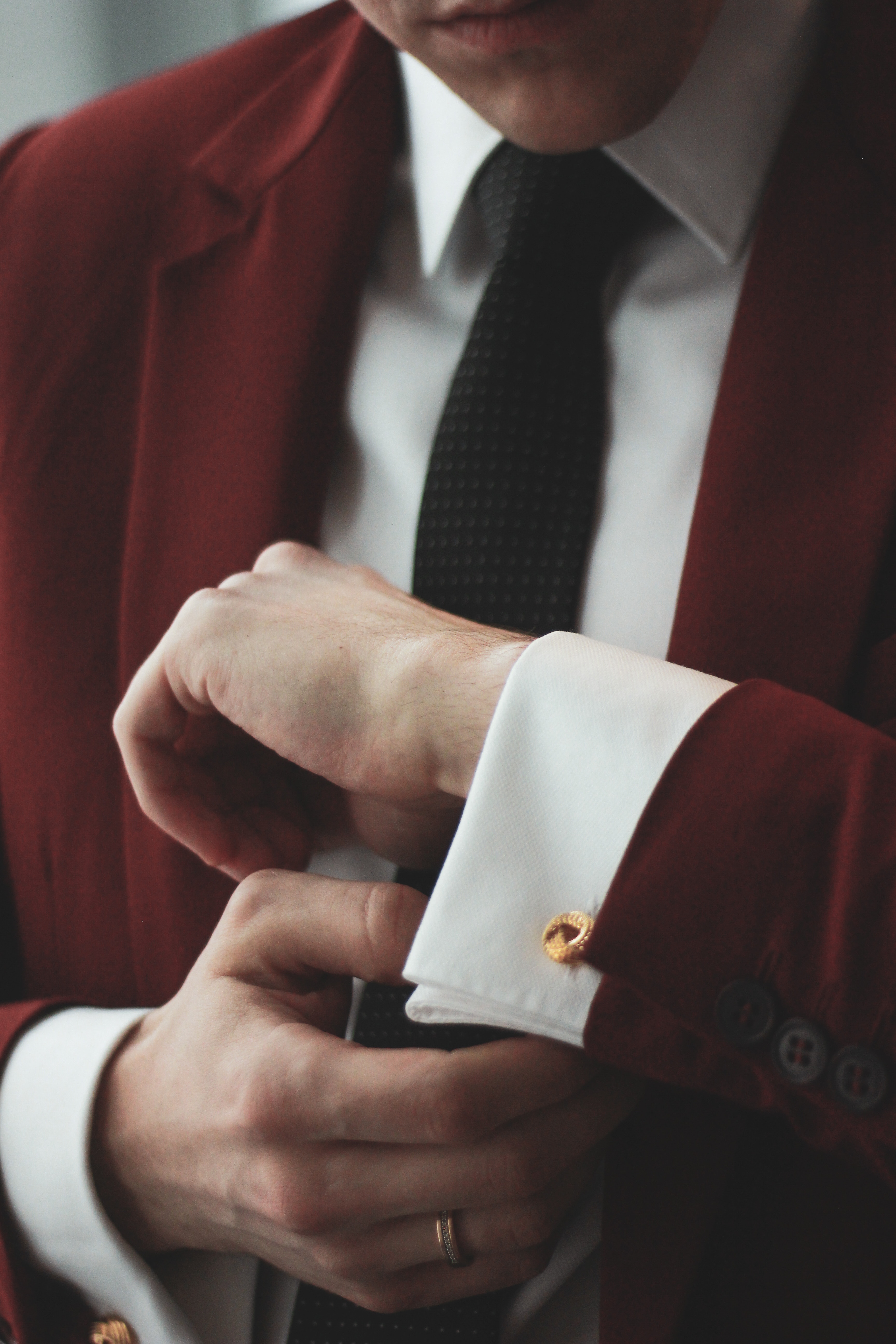 HOW TO TIE A NECKTIE WITH A KENT KNOT HOW TO TIE A NECKTIE WITH A KENT KNOT