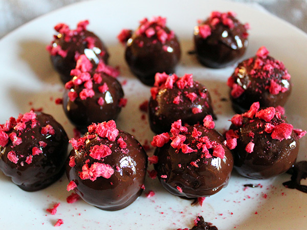 Healthy Valentine's Chocolate and Raspberry Truffles Healthy Valentine's Chocolate and Raspberry Truffles